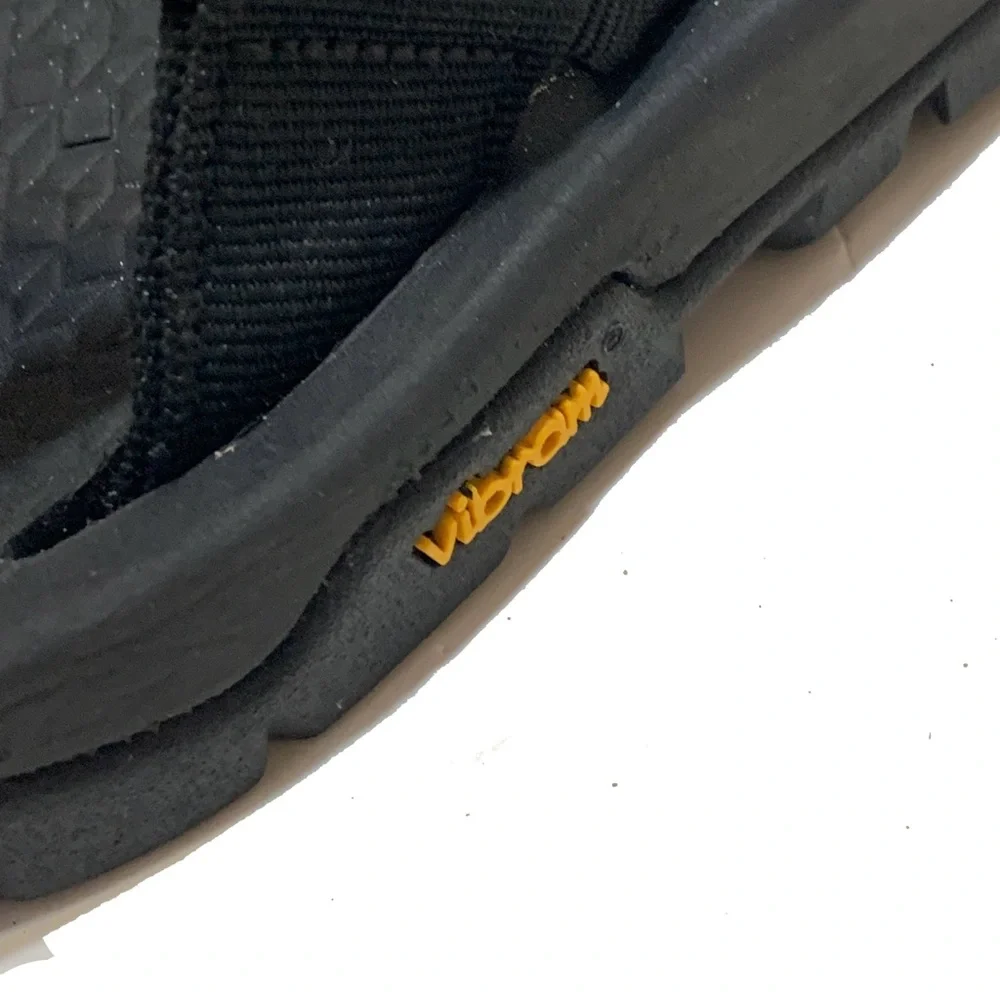 11 / Merrell sandals
